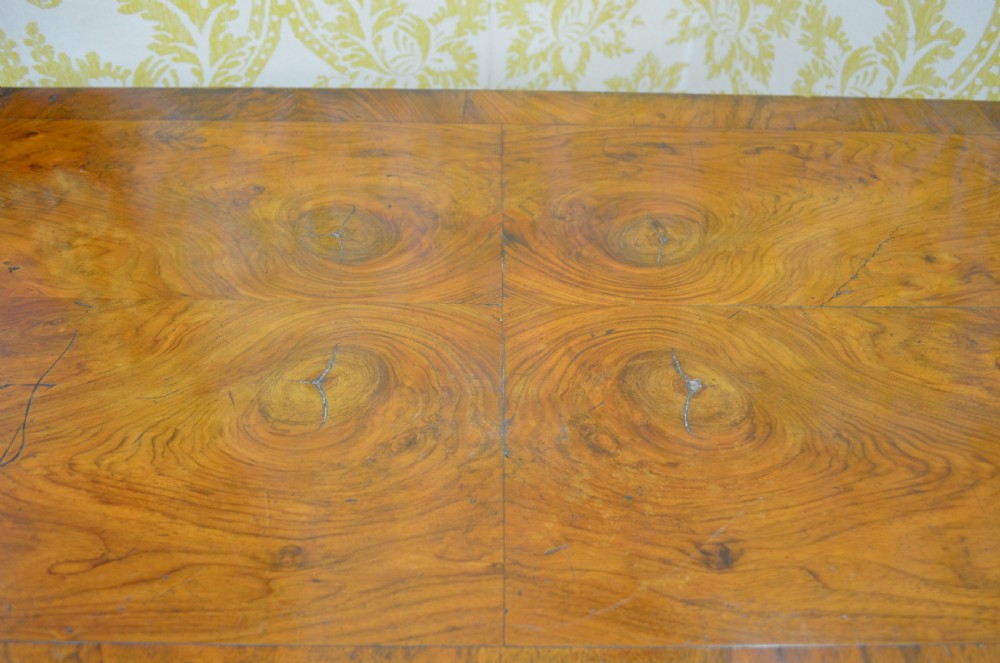 Early 18th Century Walnut Chest of Drawers. View IX
