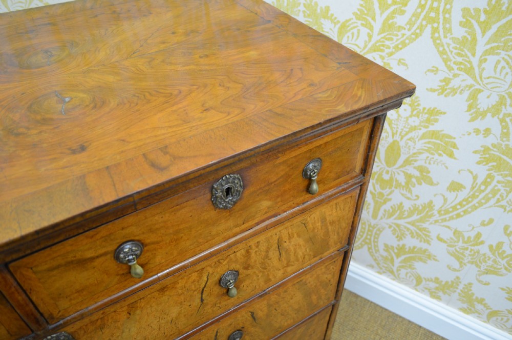 Early 18th Century Walnut Chest of Drawers. View XI
