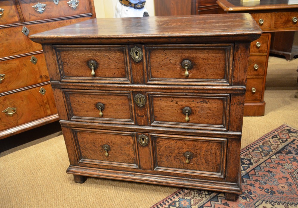 Late 17th Century Oak Chest of drawers View II