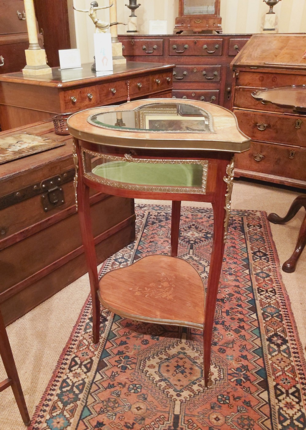 Heart Shaped Vitrine Bijouterie Display Table.