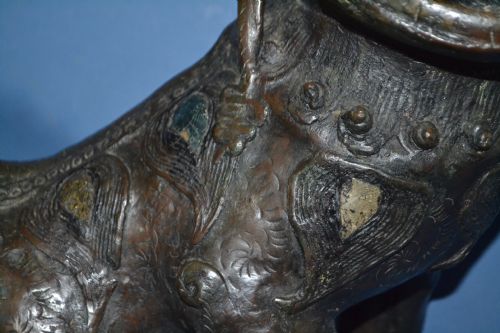 LARGE BURMESE BRONZEMIRRORED TEMPLE LION C 1820 - ADDITIONAL PHOTO 3