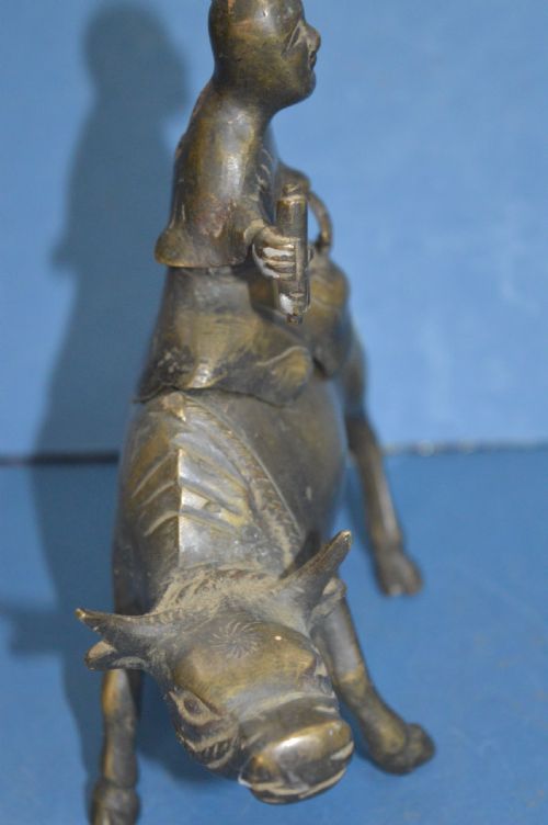 19TH CENTURY CHINESE BRONZE FIGURAL CENSER C1880 MAN ASTRIDE AN OX - ADDITIONAL PHOTO 5