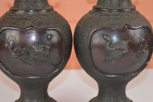 PAIR LARGE JAPANESE BRONZE VASES C1890 - ADDITIONAL PHOTO 1