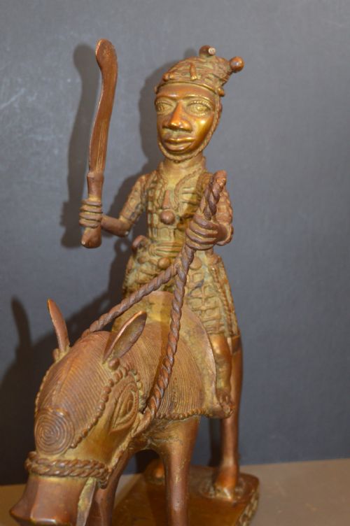 LARGE 7KG AFRICAN BENIN BRONZE HORSEMAN STATUE C1930 - ADDITIONAL PHOTO 5