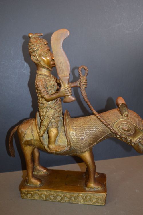 LARGE 7KG AFRICAN BENIN BRONZE HORSEMAN STATUE C1930 - ADDITIONAL PHOTO 7