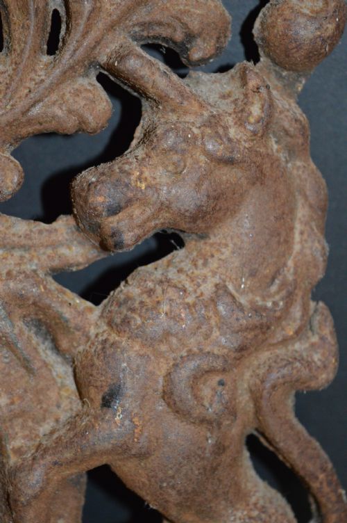 LARGE 42KG CAST IRON ROYAL COAT OF ARMSC1850 - ADDITIONAL PHOTO 3