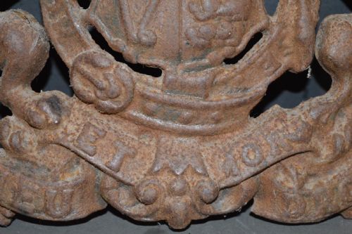 LARGE 42KG CAST IRON ROYAL COAT OF ARMSC1850 - ADDITIONAL PHOTO 4