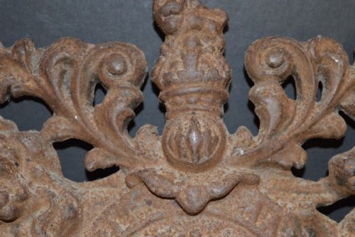LARGE 42KG CAST IRON ROYAL COAT OF ARMSC1850 - ADDITIONAL PHOTO 5