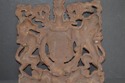 LARGE 42KG CAST IRON ROYAL COAT OF ARMSC1850 - ADDITIONAL PHOTO 7