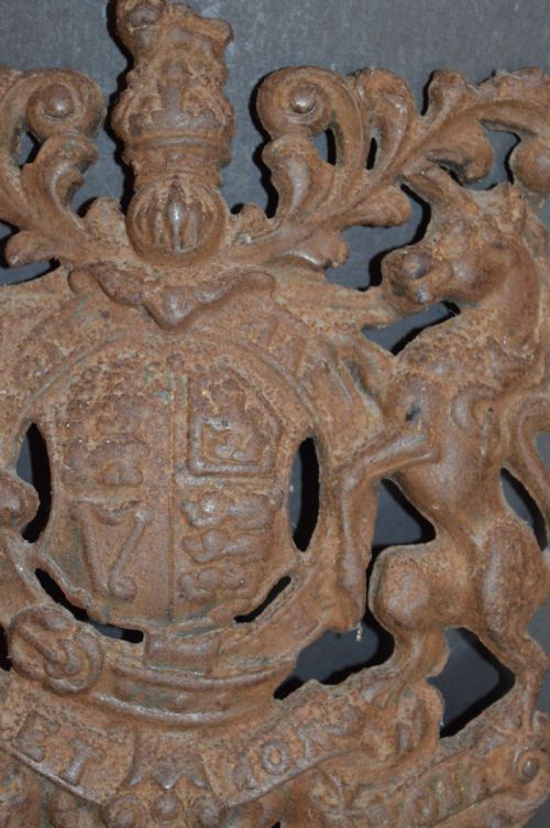 LARGE 42KG CAST IRON ROYAL COAT OF ARMSC1850 - ADDITIONAL PHOTO 8