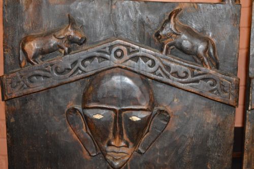 PAIR LARGE 5FT TORAJA SULAWESI CARVED TRIBAL DOORSC1850 - ADDITIONAL PHOTO 12