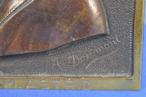 SIGNED BRONZE PLAQUE QUEEN ASTRID BELGIUMC1925 - ADDITIONAL PHOTO 3