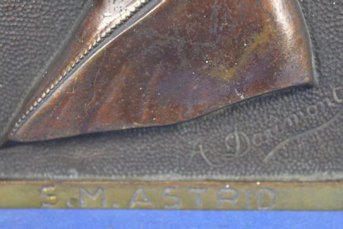 SIGNED BRONZE PLAQUE QUEEN ASTRID BELGIUMC1925 - ADDITIONAL PHOTO 4