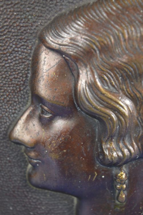 SIGNED BRONZE PLAQUE QUEEN ASTRID BELGIUMC1925 - ADDITIONAL PHOTO 5