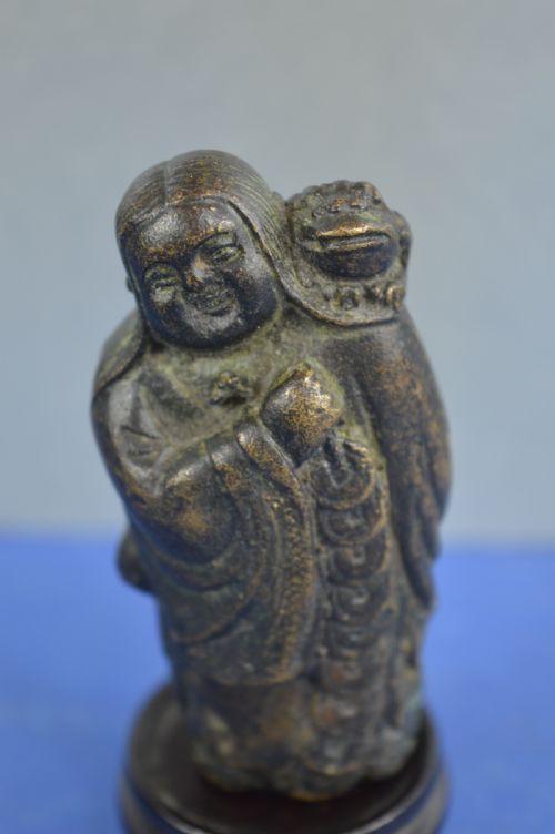 CHINESE BRONZE STATUE OF IMMORTAL LIU HAICHAN C1700 - ADDITIONAL PHOTO 1