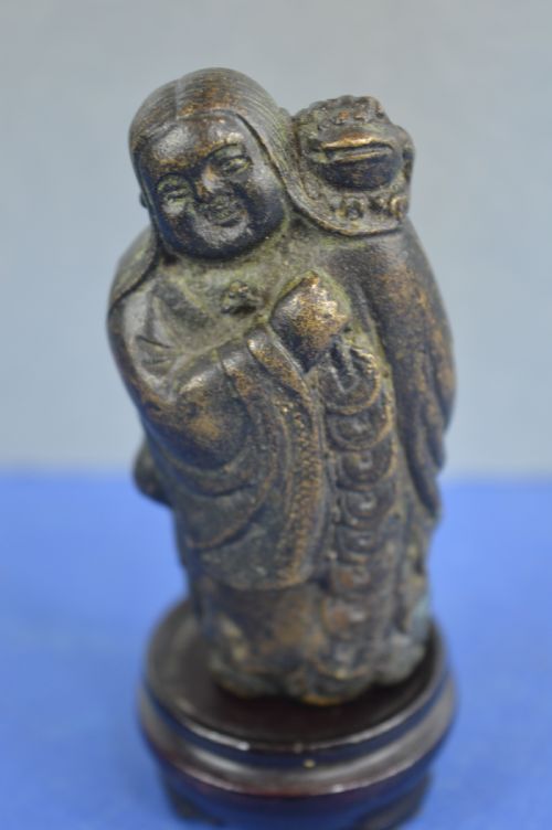 CHINESE BRONZE STATUE OF IMMORTAL LIU HAICHAN C1700 - ADDITIONAL PHOTO 2