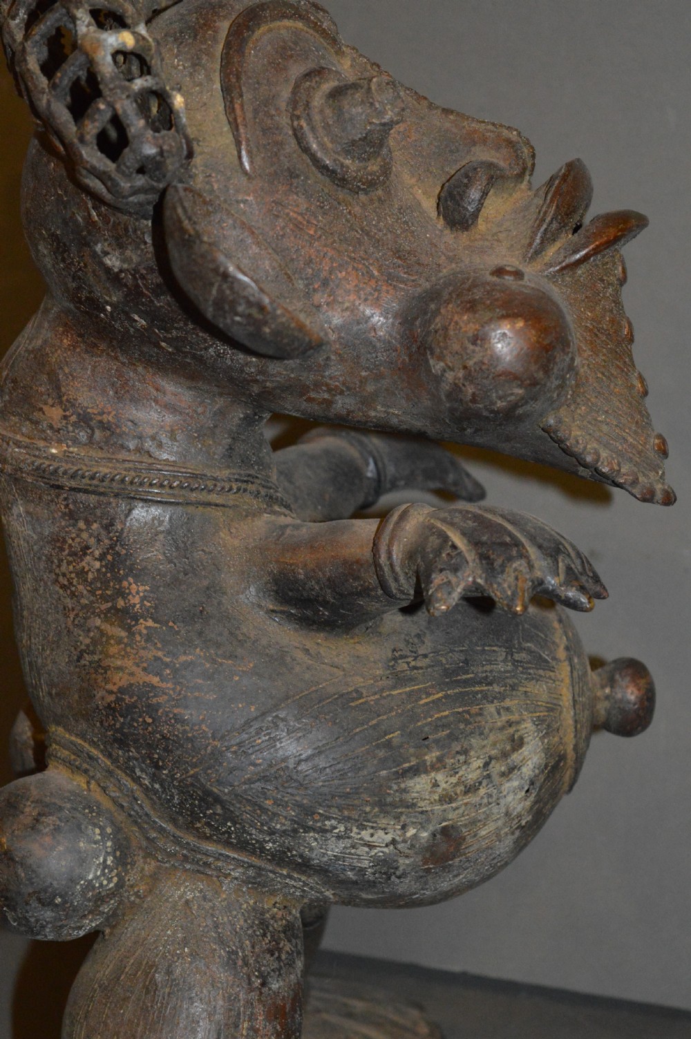 Large (6kg) African Bronze Maternity Statue, c1920 View VI