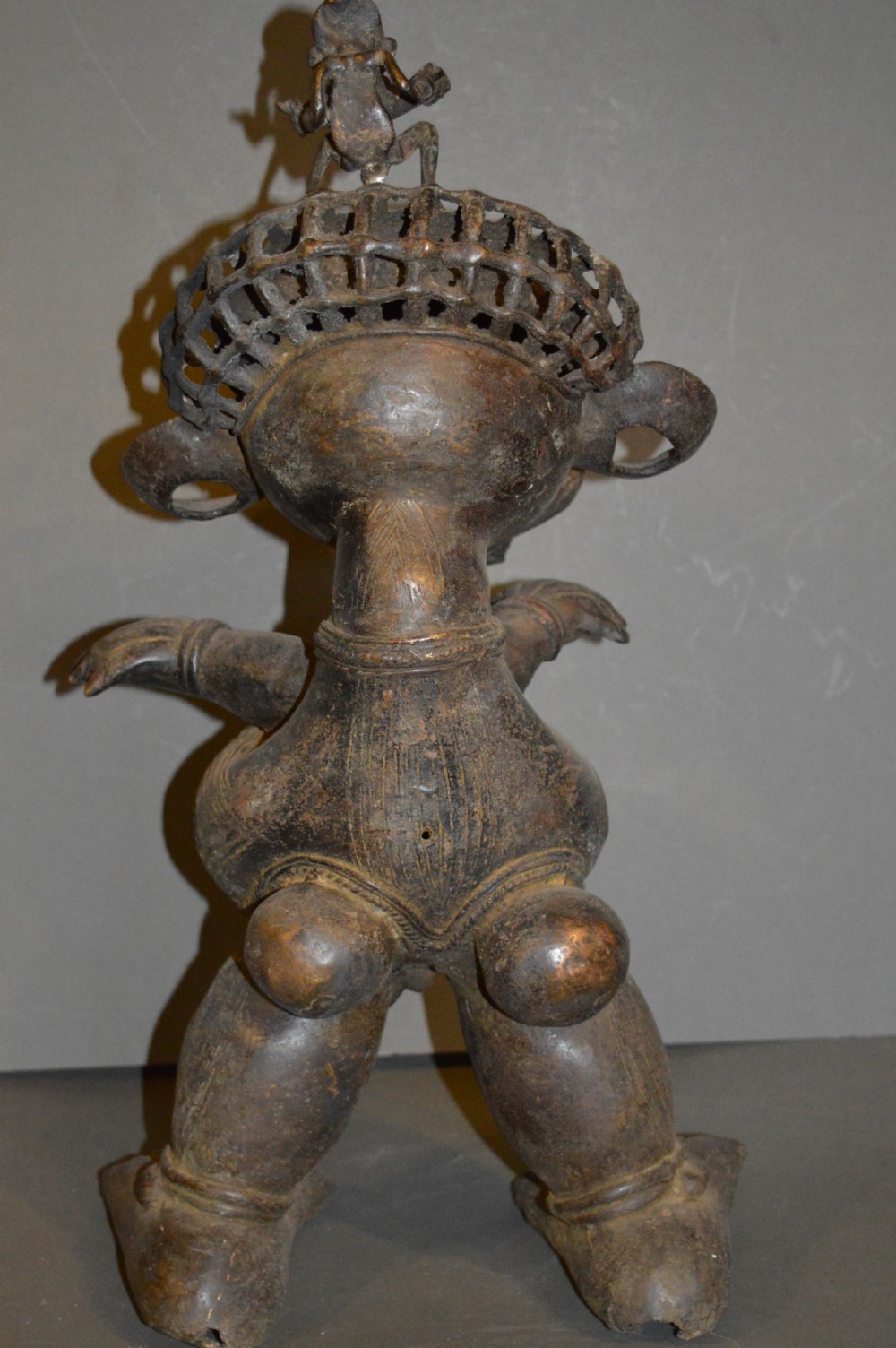 Large (6kg) African Bronze Maternity Statue, c1920 View VIII
