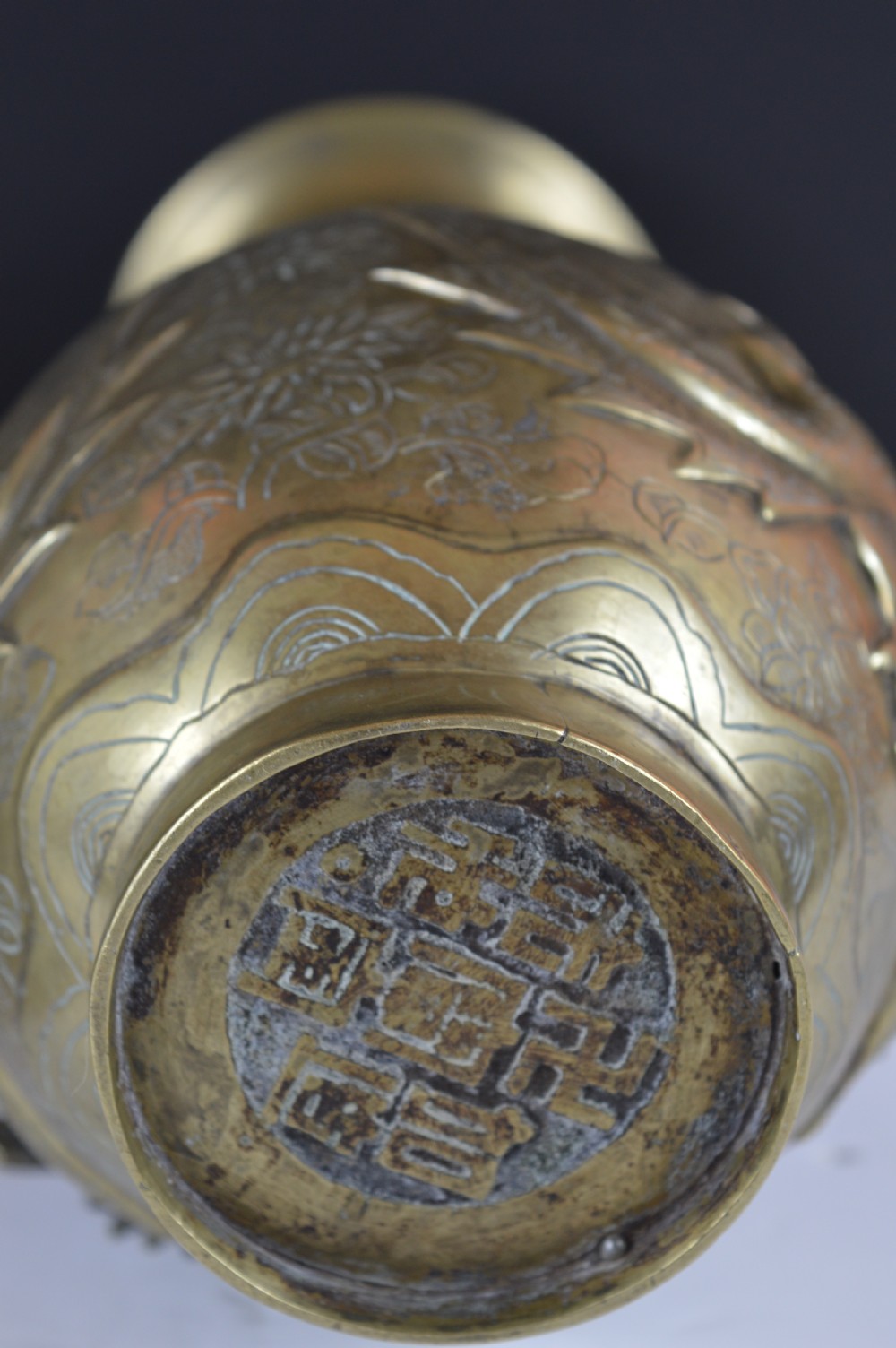 An antique brass baluster vase decorated with high-relief coiled dragons around the neck and body alongside engraved cloud patterns. View IV