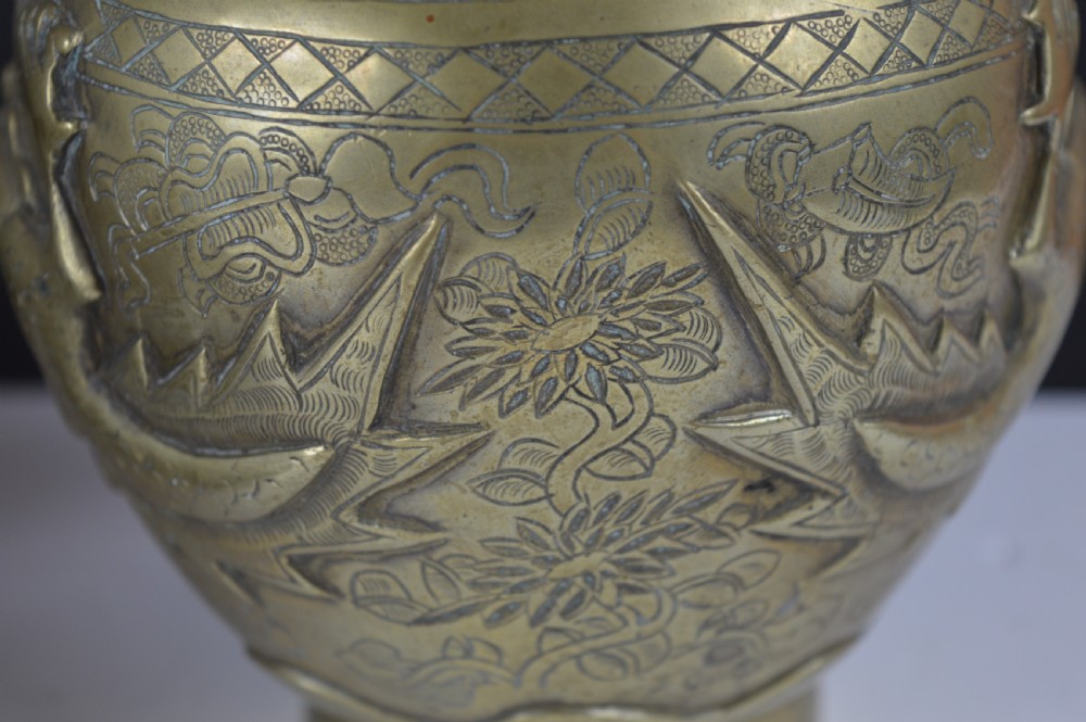 An antique brass baluster vase decorated with high-relief coiled dragons around the neck and body alongside engraved cloud patterns. View VIII