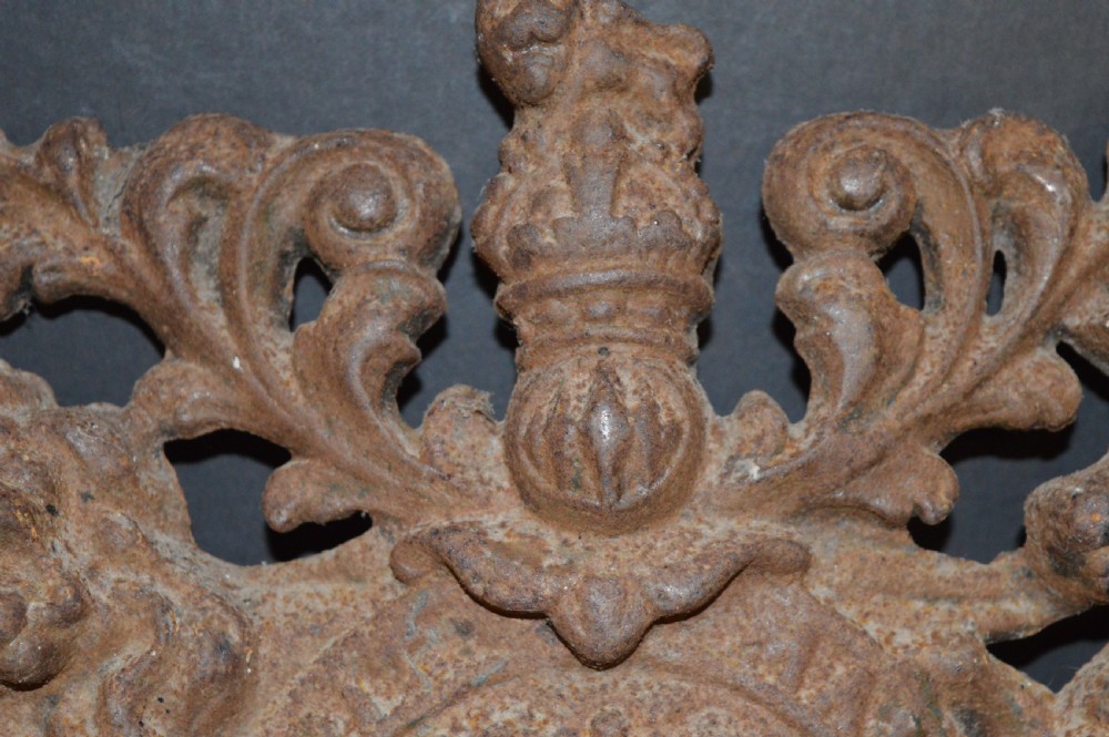 Large (4.2kg) Cast Iron Royal Coat of Arms,c1850 View VI