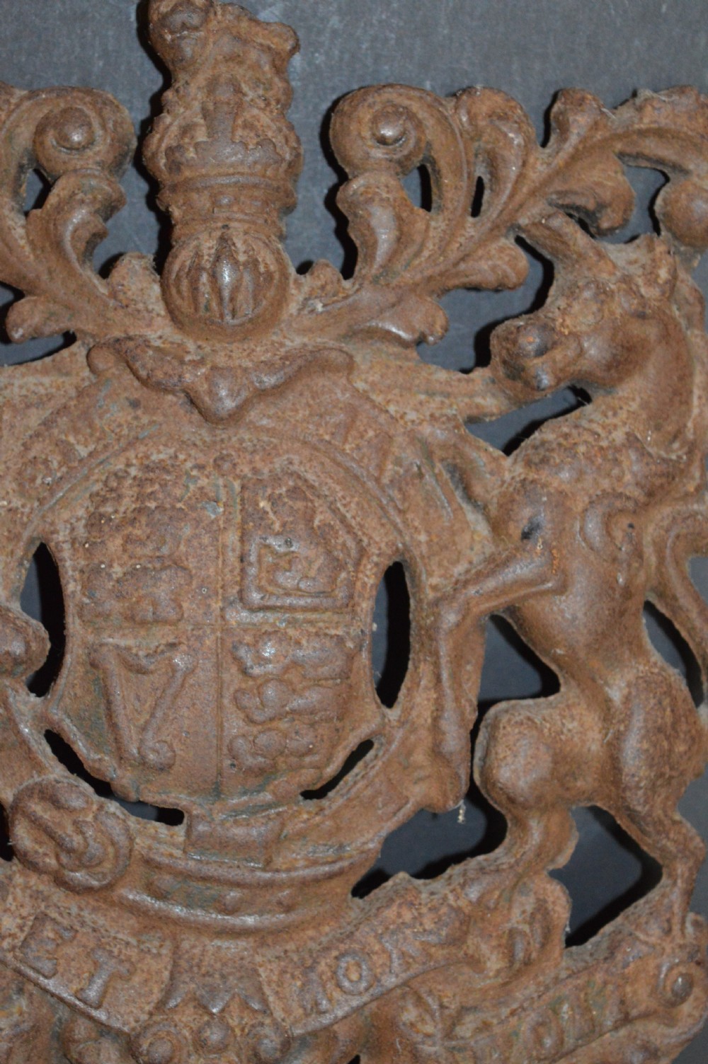 Large (4.2kg) Cast Iron Royal Coat of Arms,c1850 View IX