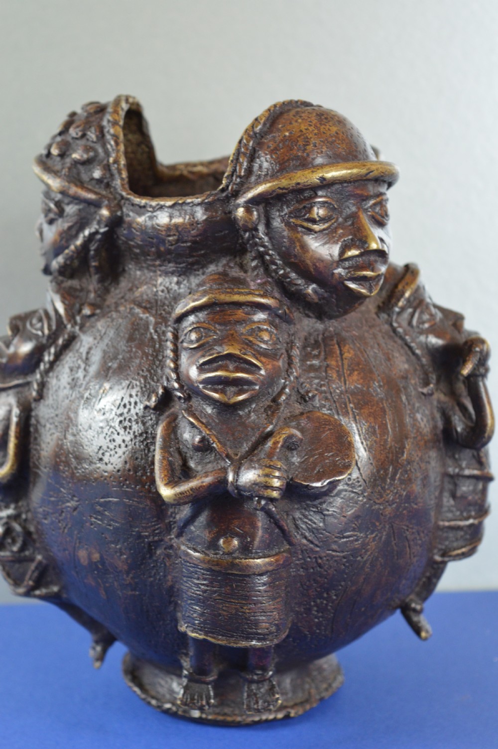 Large (2.5kg) African Benin Bronze Ceremonial Pot,c1920 View VI