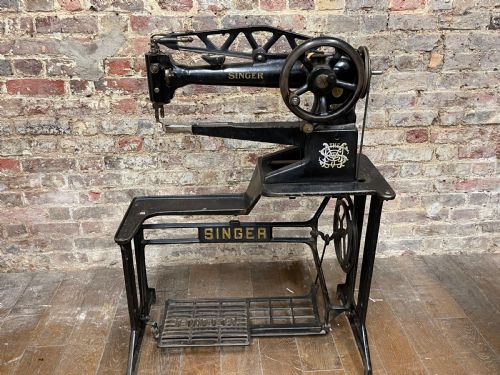 Vintage Singer Cobbler Leather Sewing Machine