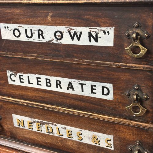 1920S DRAPERS COUNTERTOP NEEDLE DRAWER CABINET - ADDITIONAL PHOTO 2