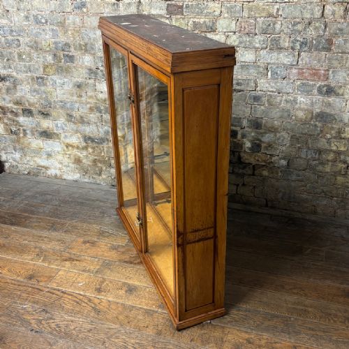 MAHOGANY SHOP DISPLAY CABINET WITH MIRRORED INTERIOR - ADDITIONAL PHOTO 1