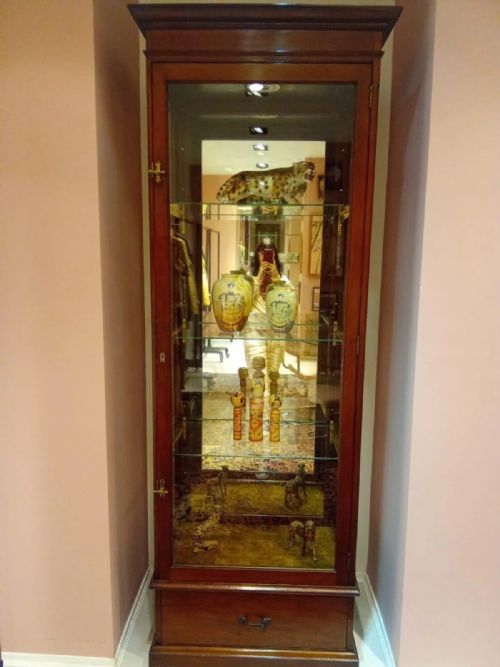 MAHOGANY SHOP DISPLAY CABINET WITH ADJUSTABLE GLASS SHELVES