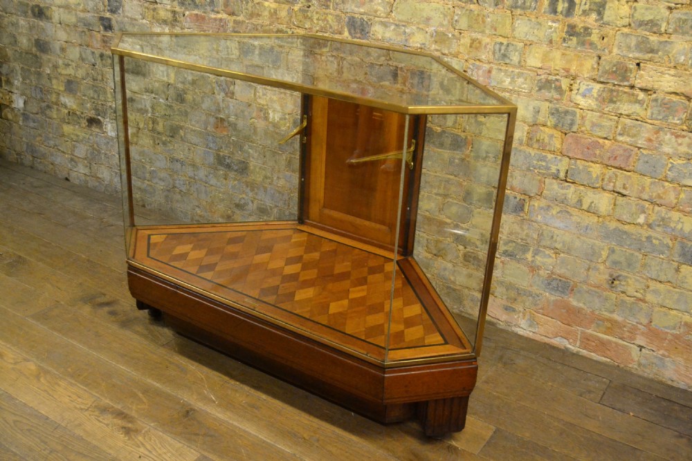 Bronze Display Shop Counter View II