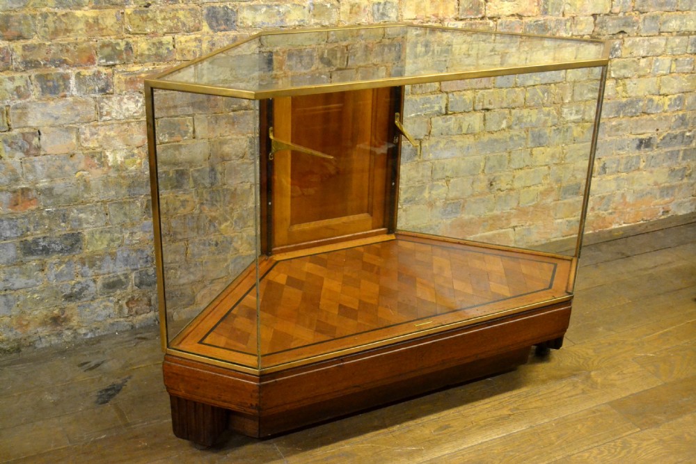 Bronze Display Shop Counter View III