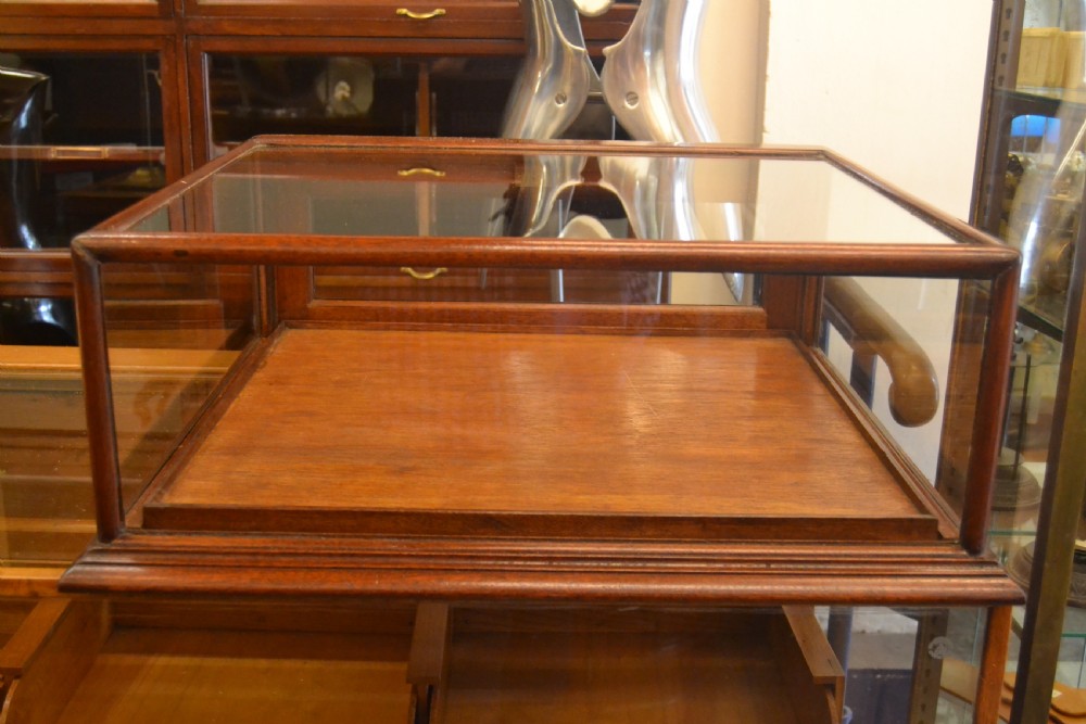 Beautiful Mahogany Jewellery Display Cabinet
