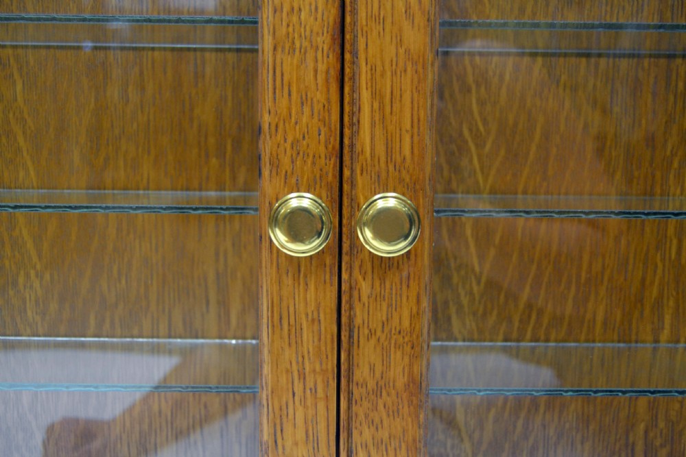 Oak Shop Display Cabinet View III