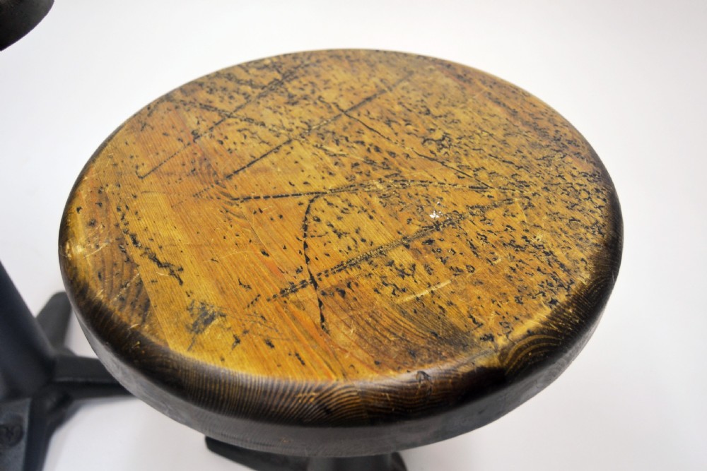 Round Singer Chairs View V