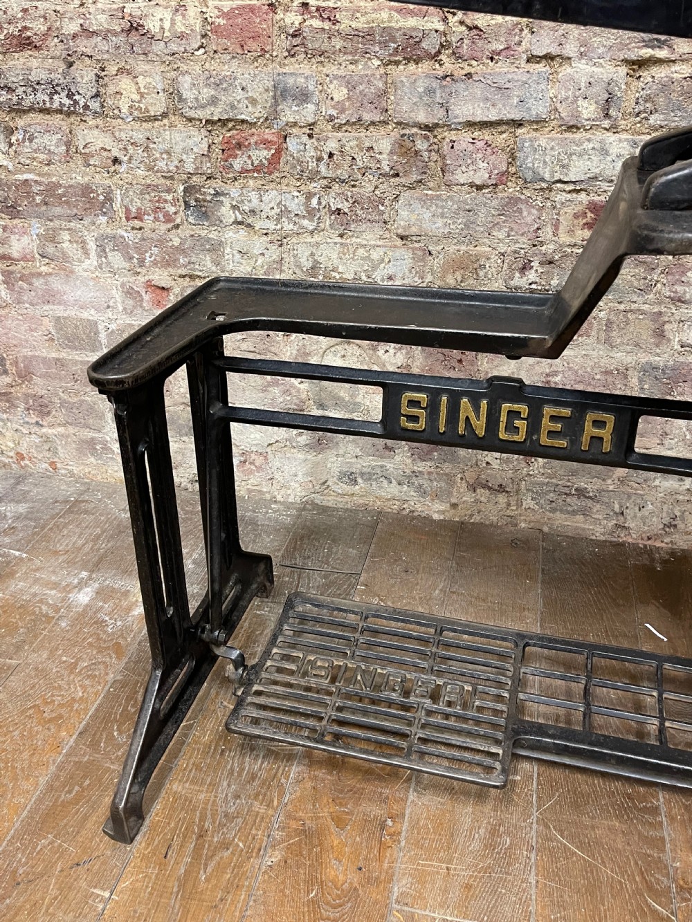 Vintage Singer Cobbler Leather Sewing Machine View III