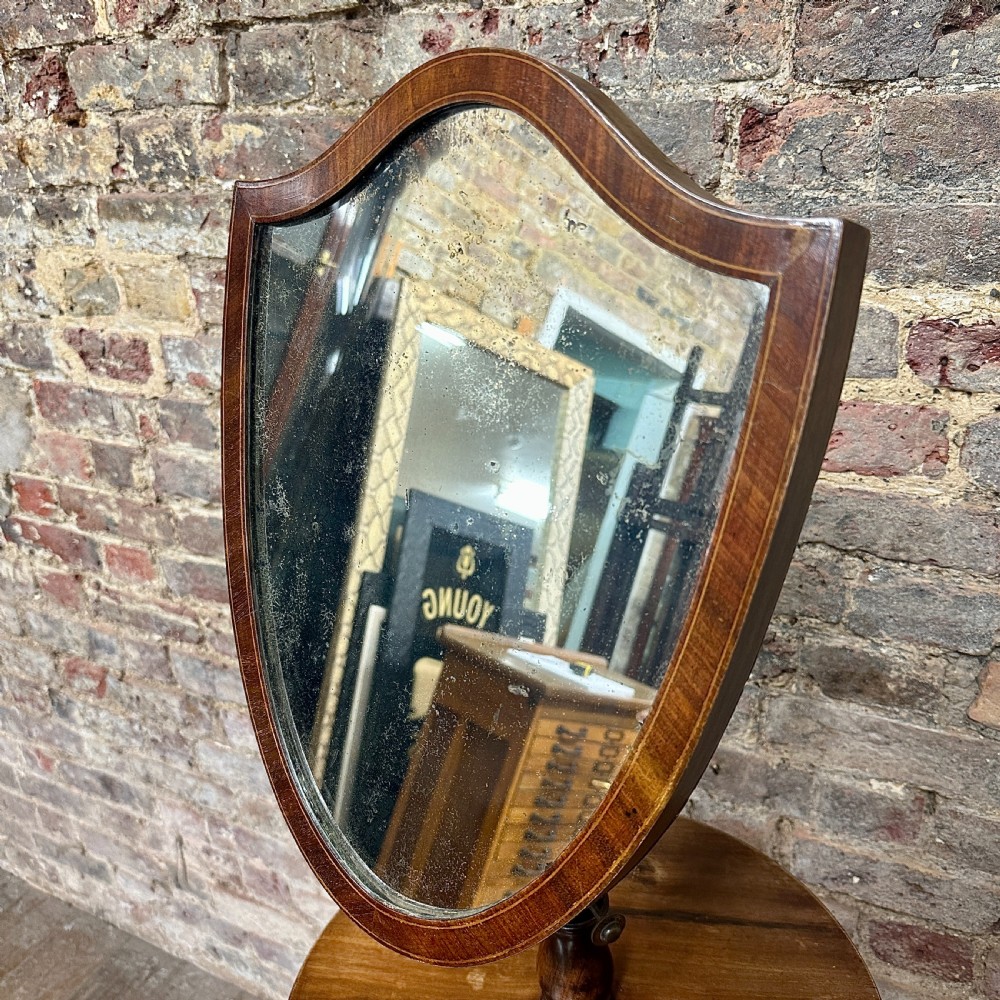 GENTLEMAN'S DRESSING STAND WITH MIRROR View II