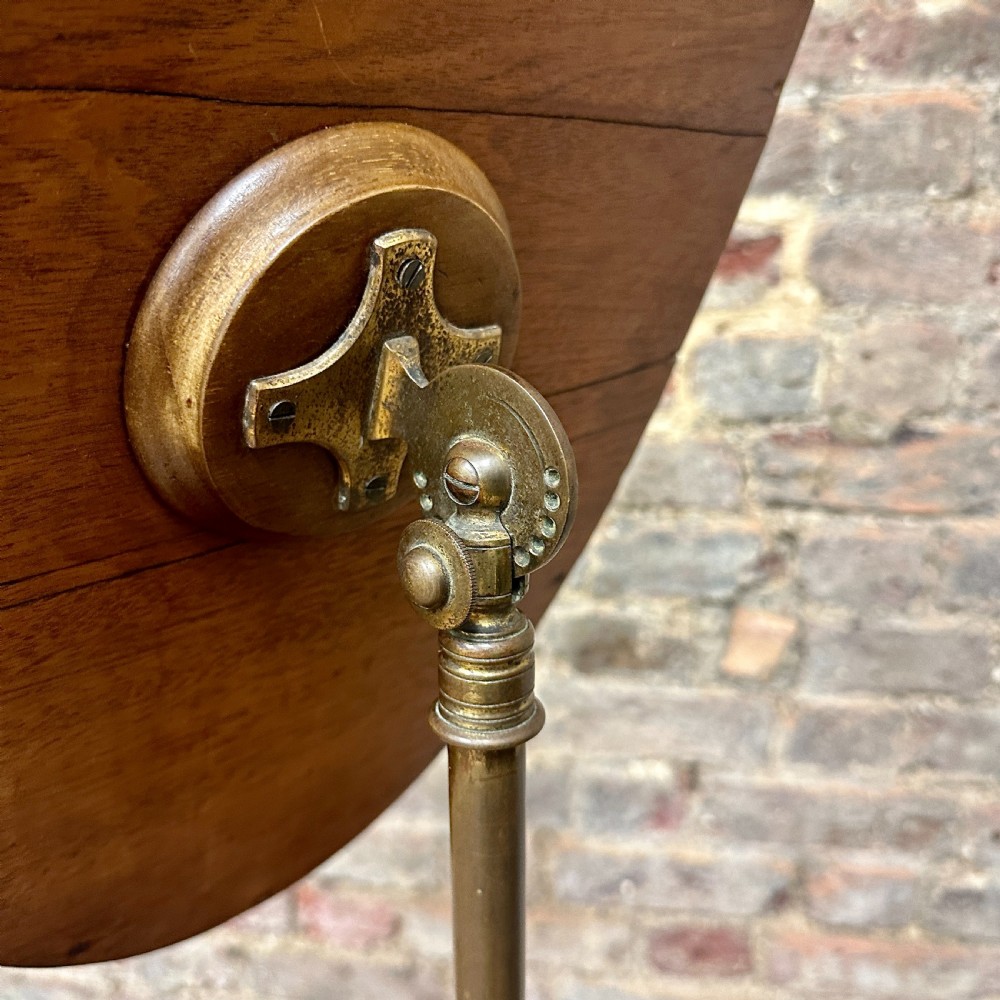 GENTLEMAN'S DRESSING STAND WITH MIRROR View V