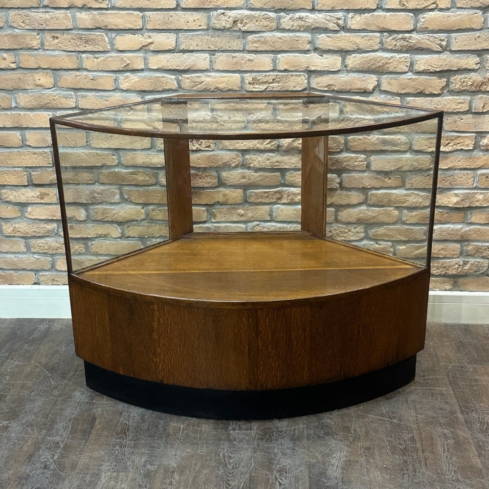 1930s BOW COUNTER