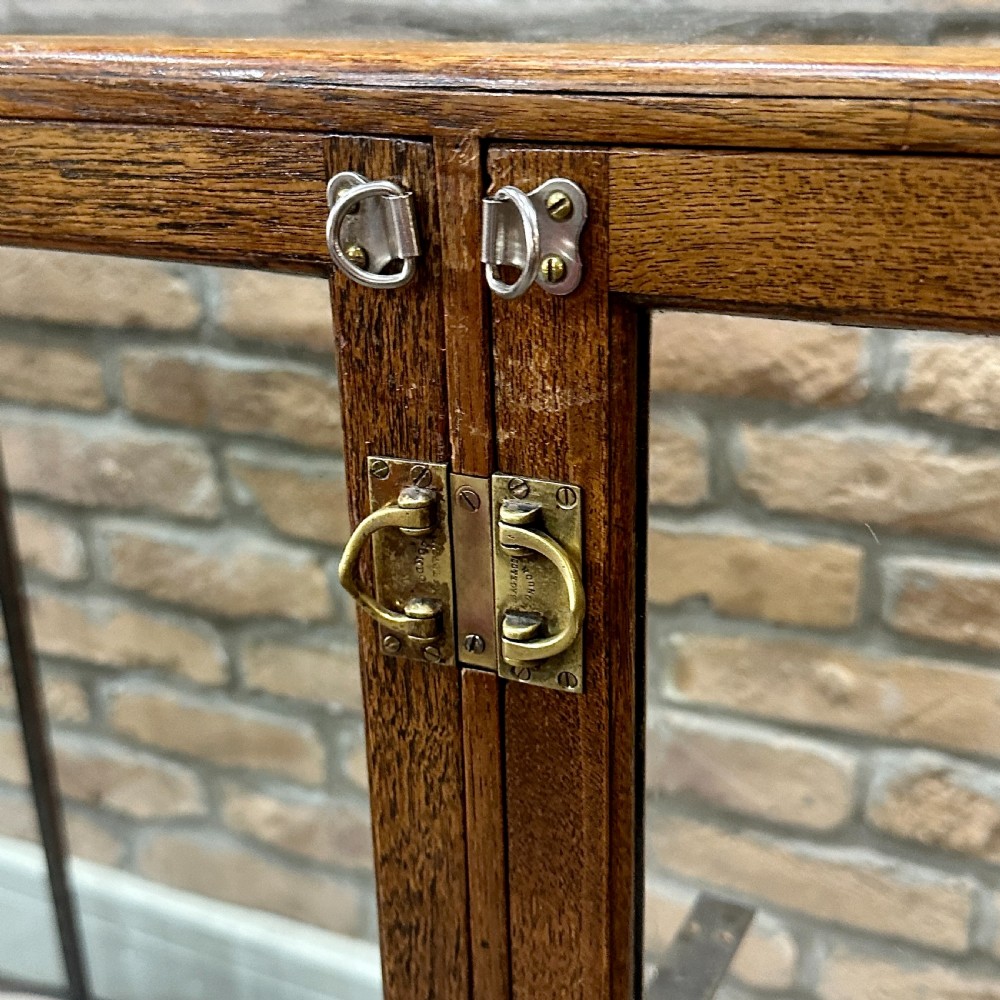 VICTORIAN BOW SHOP DISPLAY COUNTER View III
