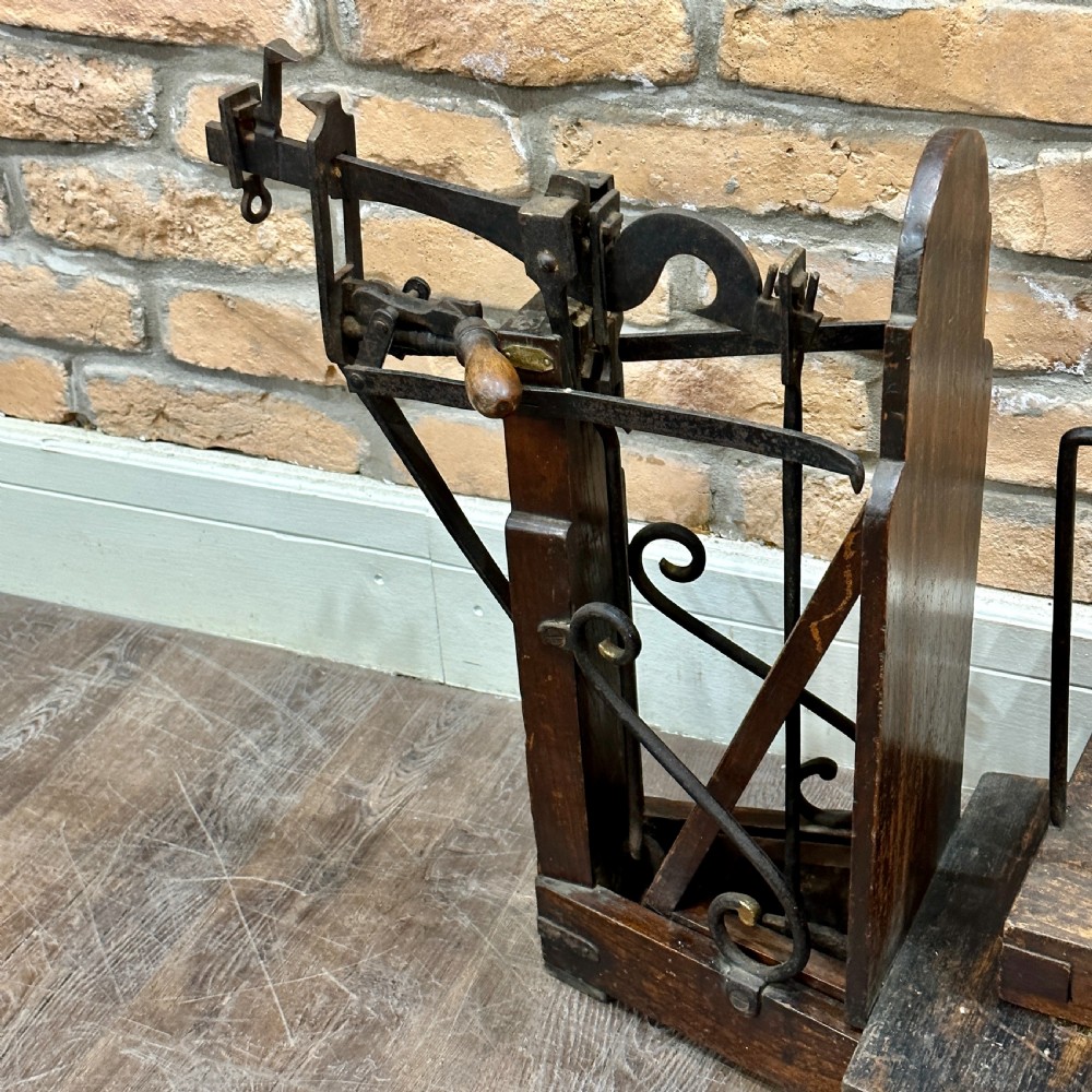 1900s WEIGHING SCALES View II
