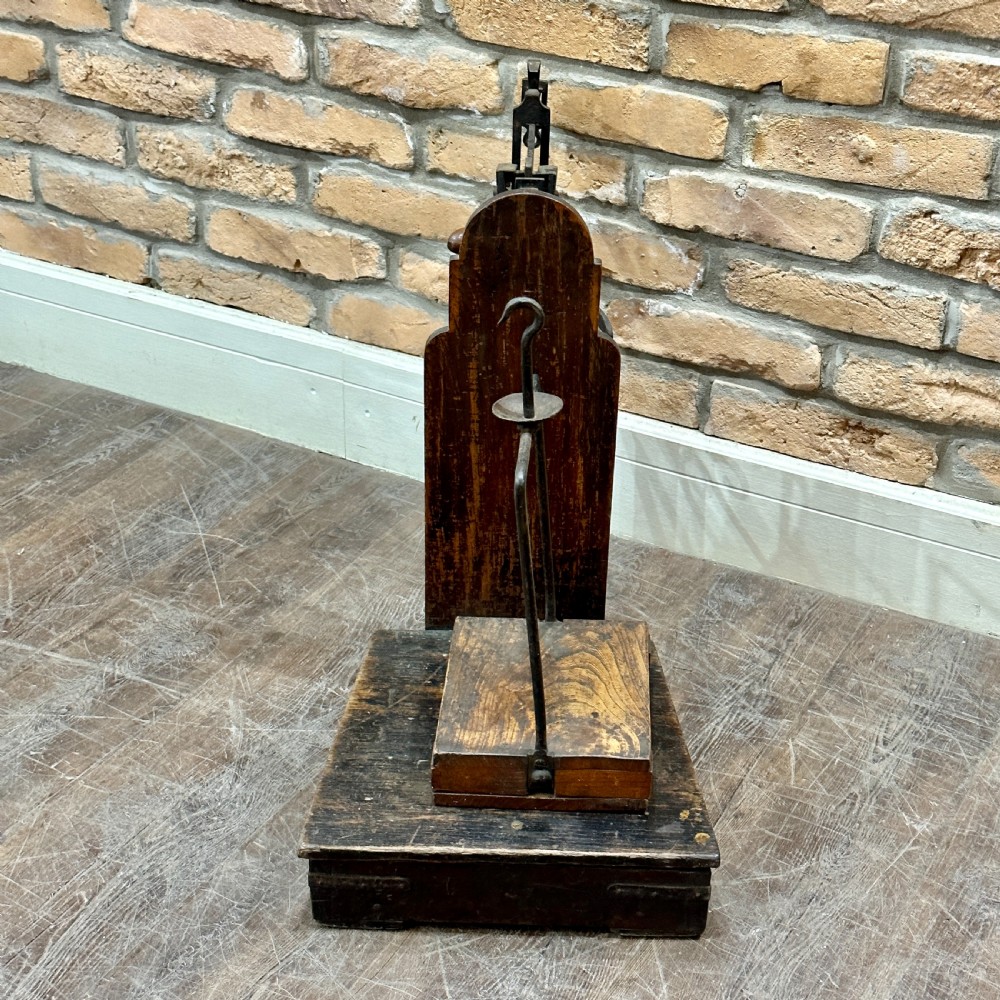 1900s WEIGHING SCALES View III