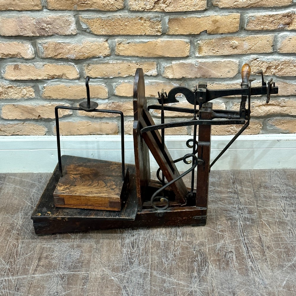1900s WEIGHING SCALES View IV
