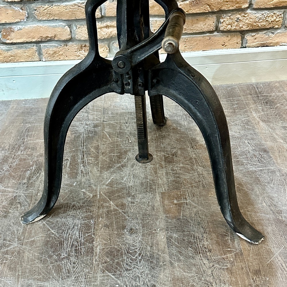 INDUSTRIAL ROUND TABLE View V