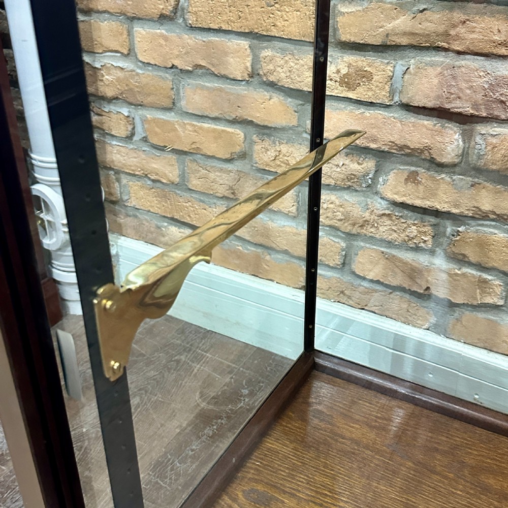 1920s Bow End Display Counter View V