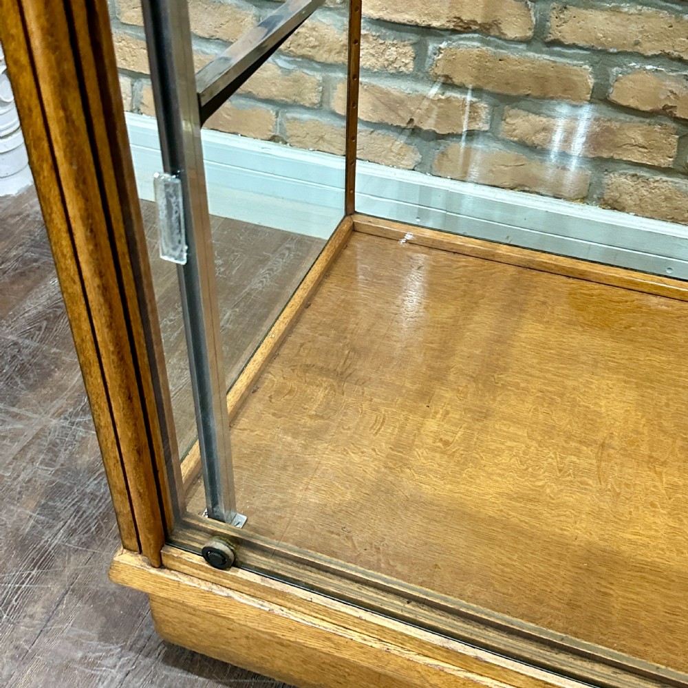 1930s Bronze & Oak Shop Display Counter
 View VII