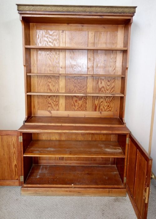 LARGE PITCH PINE DRESSER - ADDITIONAL PHOTO 5