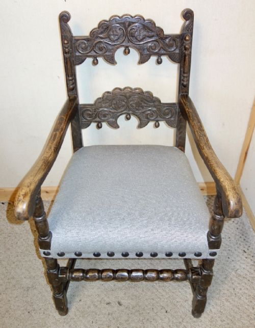 SET OF 8 CARVED OAK DERBYSHIRE CHAIRS - ADDITIONAL PHOTO 12