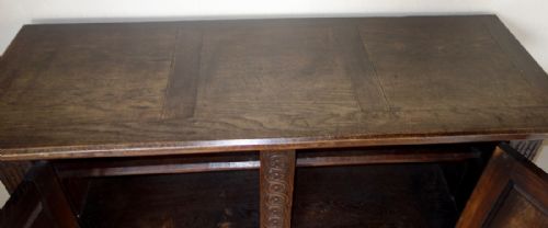 LARGE CARVED OAK HALL CUPBOARD - ADDITIONAL PHOTO 5